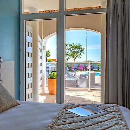 Hotel Restaurant Le Grand Large - Face A La - Ile De Re Rivedoux-Plage