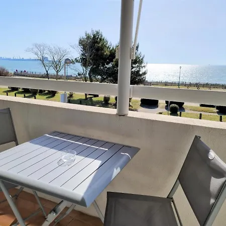 Hotel Restaurant Le Grand Large - Face A La - Ile De Re Rivedoux-Plage