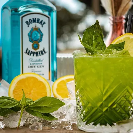 Hotel Restaurant Le Grand Large - Face A La - Ile De Re Rivedoux-Plage