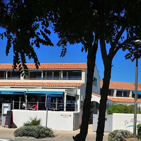 Hotel Restaurant Le Grand Large - Face A La - Ile De Re Rivedoux-Plage