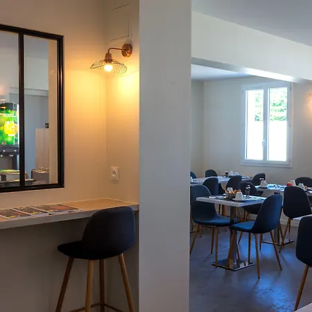 Hotel Restaurant Le Grand Large - Face A La - Ile De Re Rivedoux-Plage