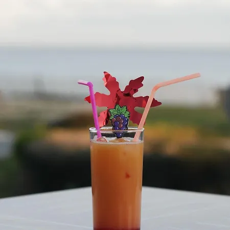 Hotel Restaurant Le Grand Large - Face A La - Ile De Re Rivedoux-Plage