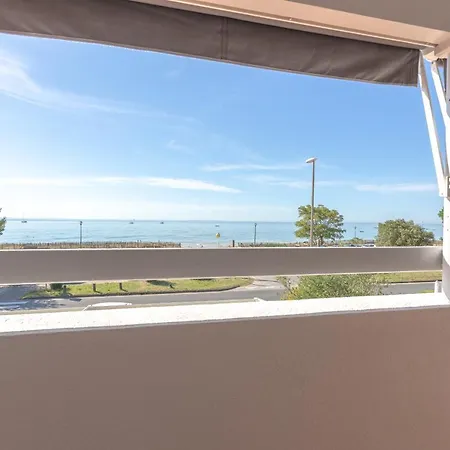 Restaurant Le Grand Large - Face A La - Ile De Re 3* 里维多瓦海滩