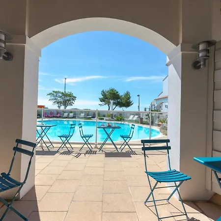 Restaurant Le Grand Large - Face A La - Ile De Re Hotell