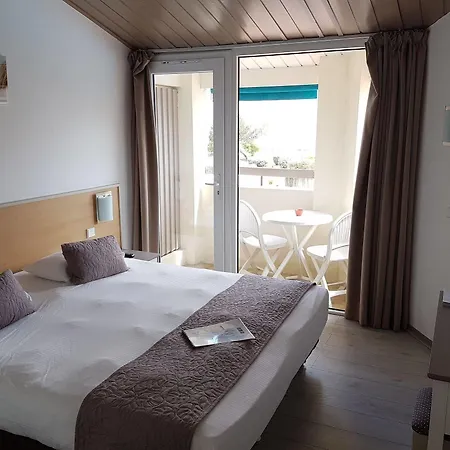 Restaurant Le Grand Large - Face A La - Ile De Re Hotell