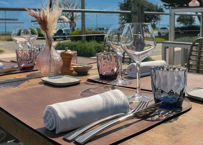 Hotel Restaurant Le Grand Large - Face à La - Ile De Ré Rivedoux-Plage