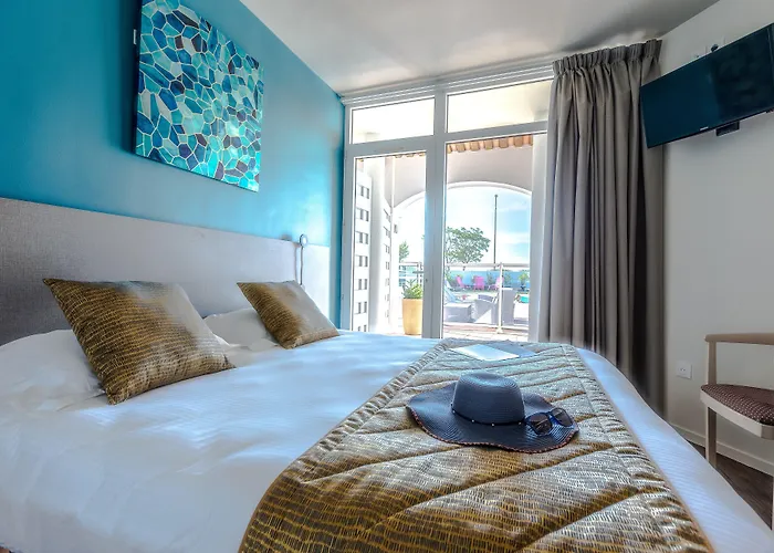 Restaurant Le Grand Large - Face à La - Ile De Ré Hotel