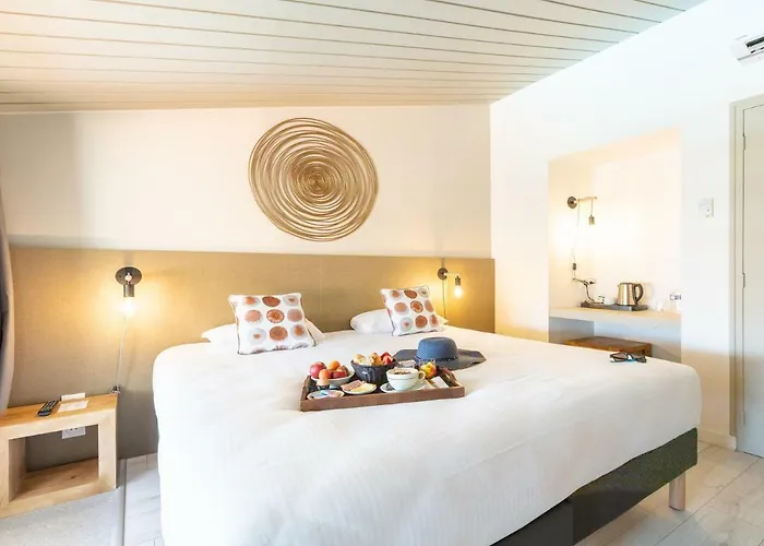 Restaurant Le Grand Large - Face à La - Ile De Ré Hotel